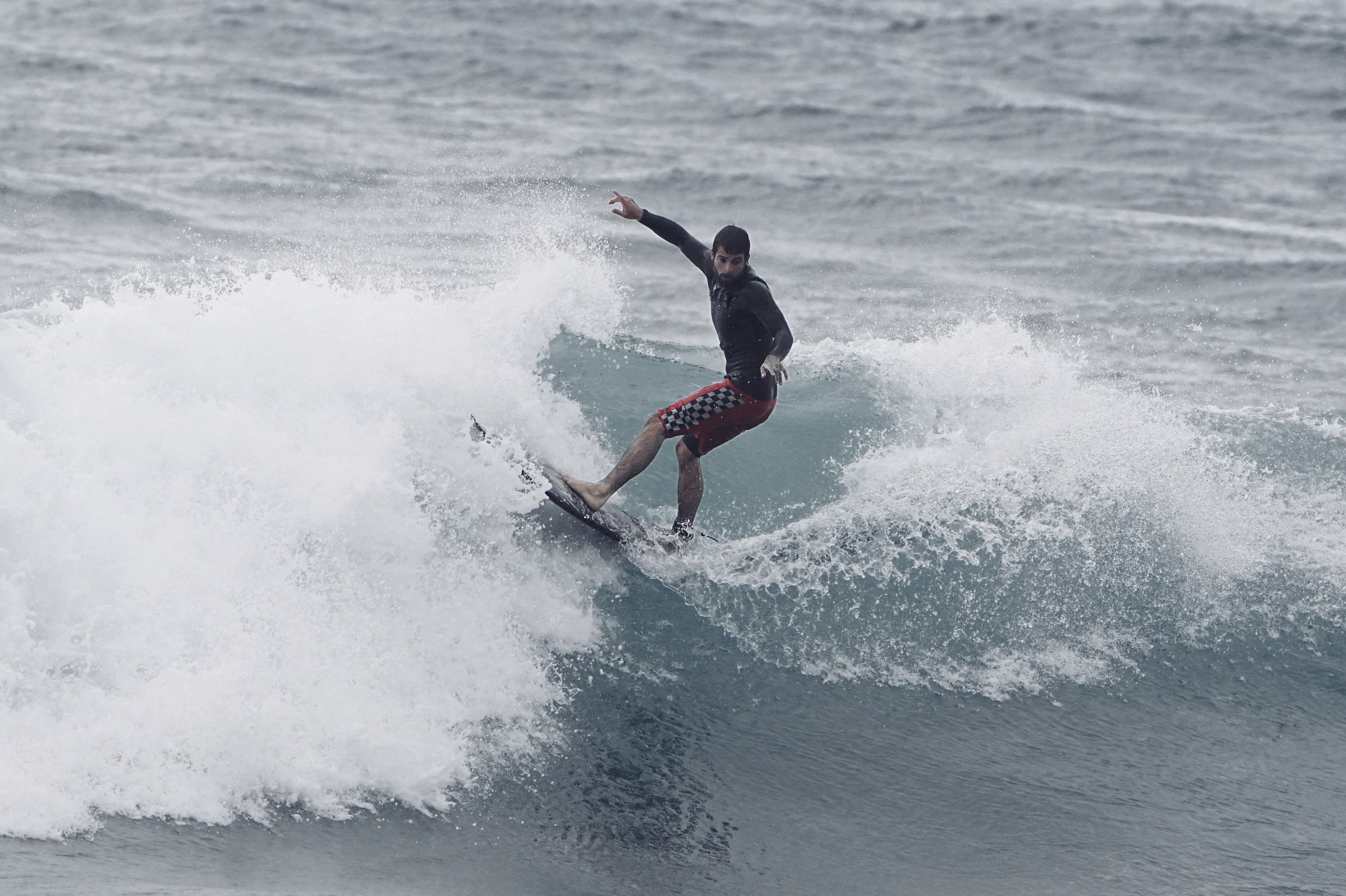 Manobra de surf com leque de spray